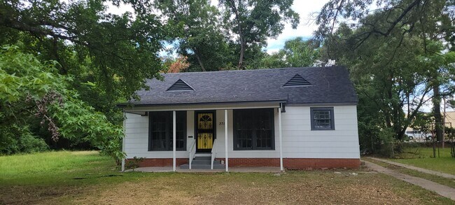 Foto del edificio - Beautiful 3 bedroom/1 bath Cottage with La...
