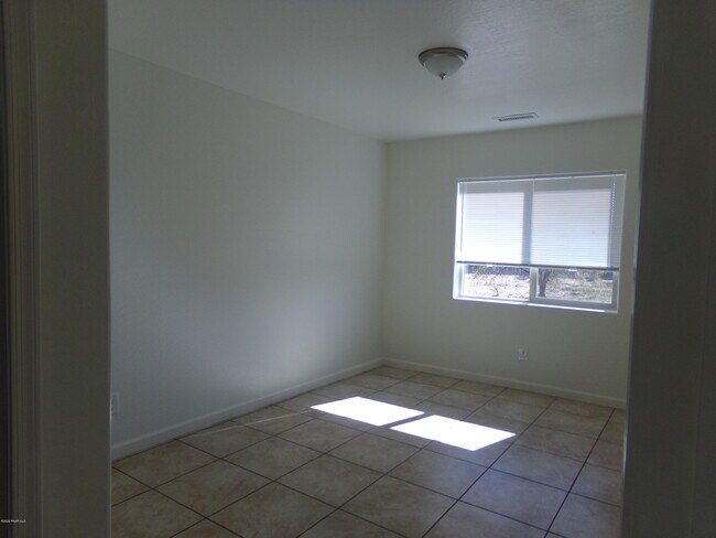 Building Photo - 8471 E Leigh Dr