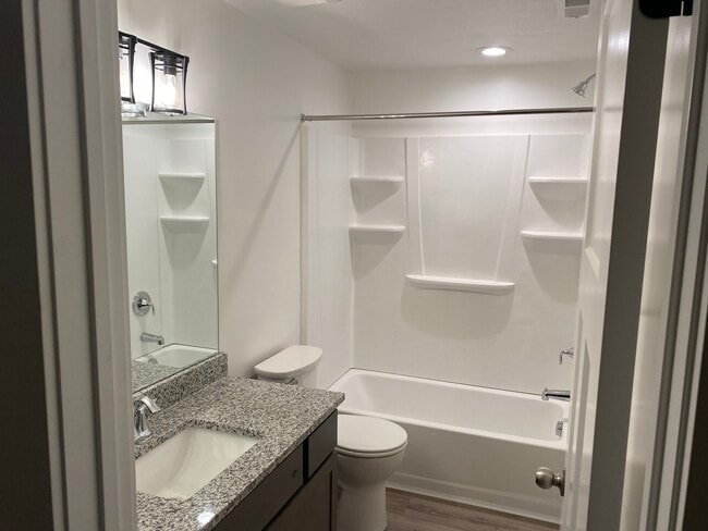 Foto del edificio - 332 S 160 W