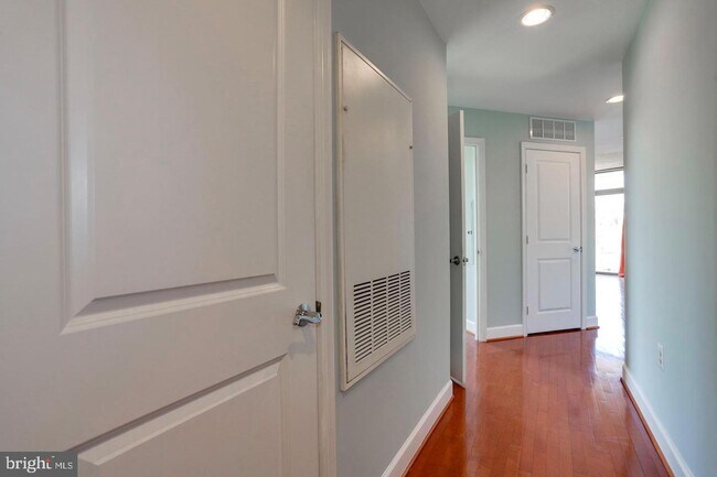 Building Photo - 3600 S Glebe Rd