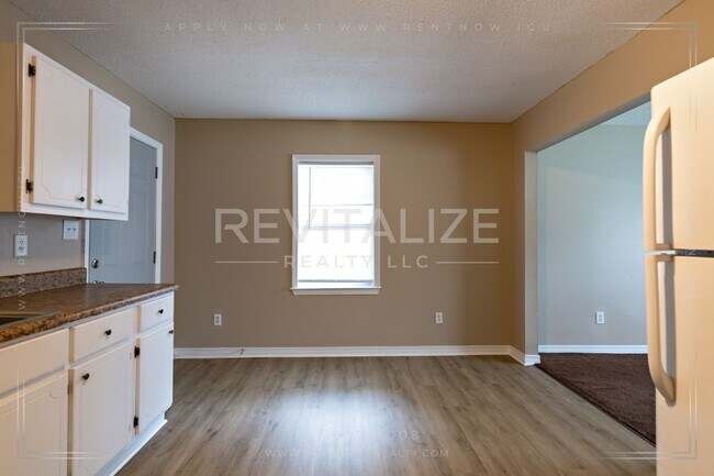 Building Photo - Newly Updated 3 Bedroom/1 Bath Home in Chi...