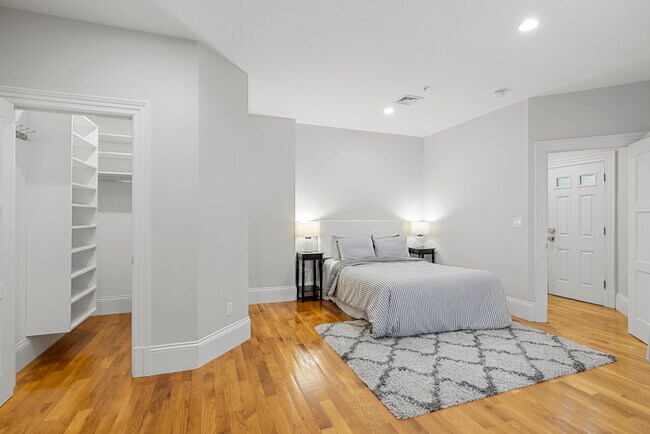 Building Photo - 1248 Beacon St