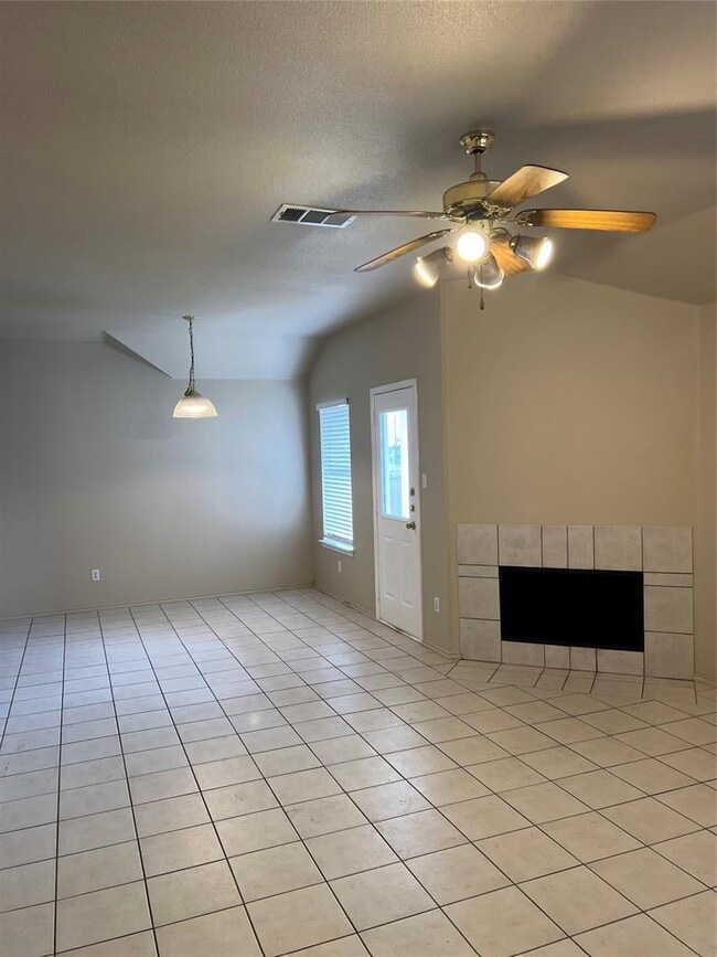 Foto del edificio - 1618 Cottonwood Ct