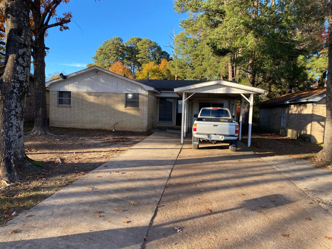 105 Berry Dr, Wake Village, TX 75501 House Rental in Wake Village, TX