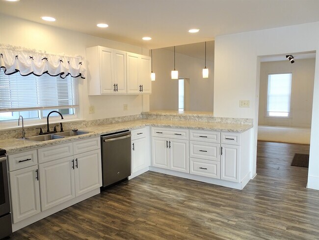 Foto del edificio - 783 E Main St