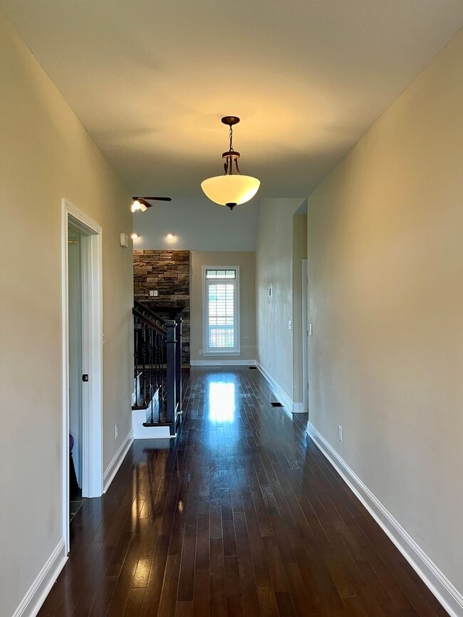 Building Photo - Large Executive Home in Adams with Easy Ac...