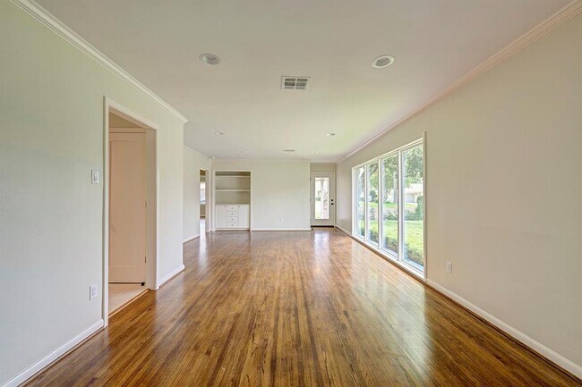 Building Photo - 1533 Bayram Dr