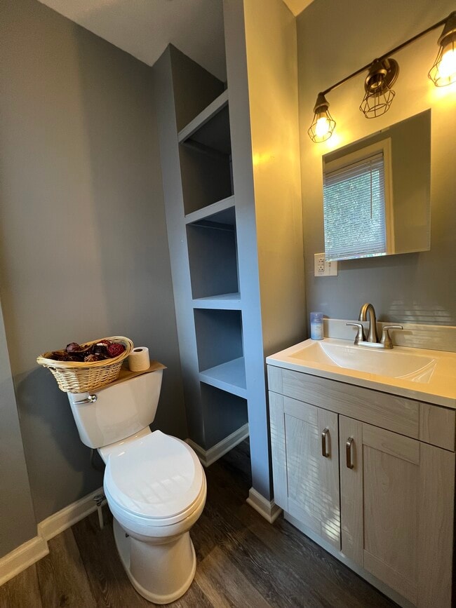 Photo - 406 E 12th St House