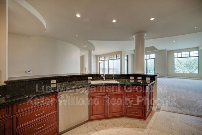 Building Photo - 8 Biltmore Estates Dr