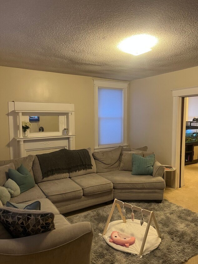 Foto principal - 3453 Woodburn Ave