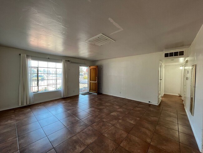 Foto del edificio - Cute 3 Bedroom 2 Bathroom Home In The NE!