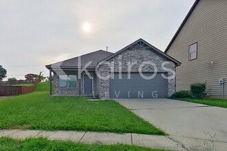 Building Photo - 1384 Maxwell Cir
