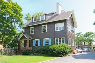 Building Photo - 196 Lorraine Ave
