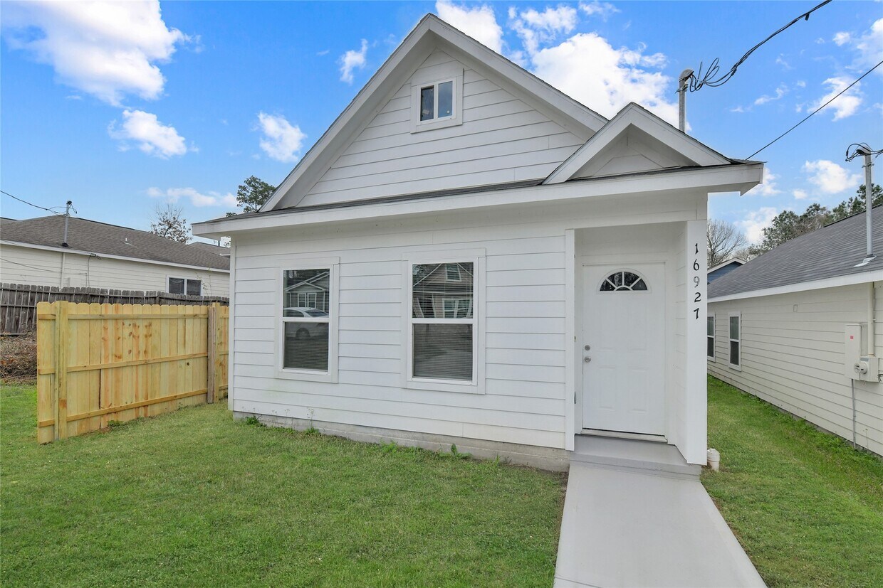 Foto principal - 16927 W Juneau St