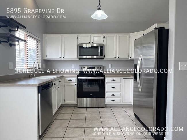 Foto del edificio - 5895 Grapevine Dr