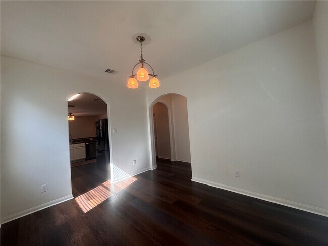 Foto del edificio - 302 Broken Pine Ct