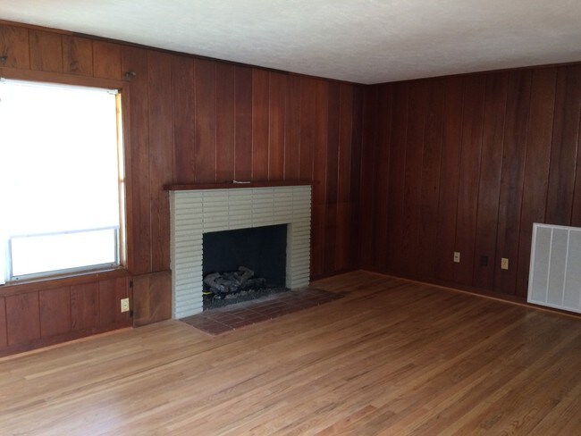 Building Photo - 1202 Winding Rd