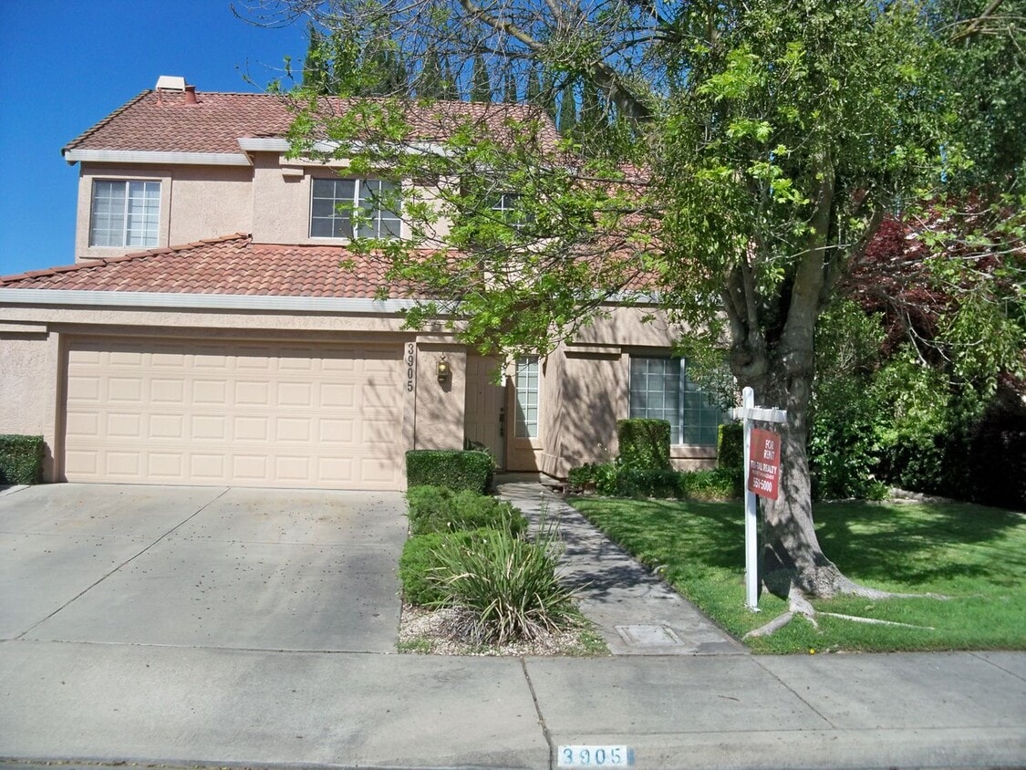 Primary Photo - Close to Mall & Freeway