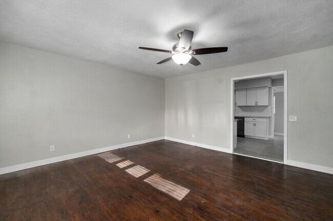 Foto del edificio - 1920 S Mayfair Ave