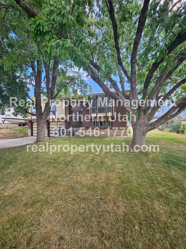 Foto principal - Beautiful 4 Bedroom 2 Bath Home In Layton