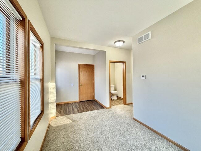 Building Photo - 17 Elliott St