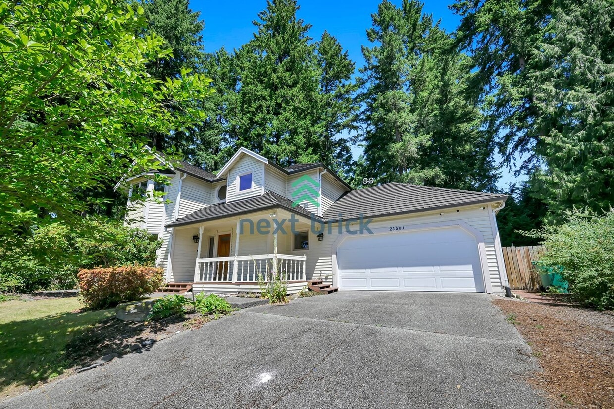 Primary Photo - 4 BED & 2.5 BATH SINGLE FAMILY HOUSE FOR RENT