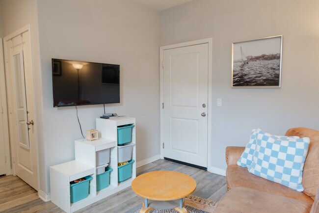 Building Photo - 505 Lark Way