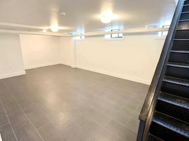 Building Photo - 435 Grand Avenue