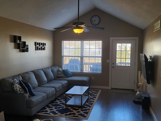 Foto del edificio - 124 Bayfield Dr