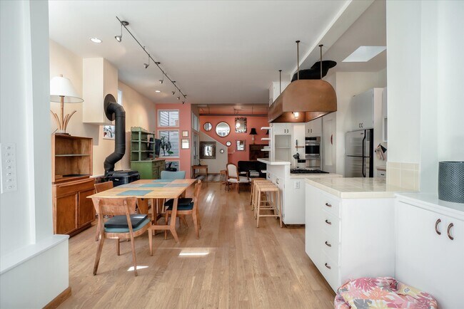 Building Photo - 741 Filbert St