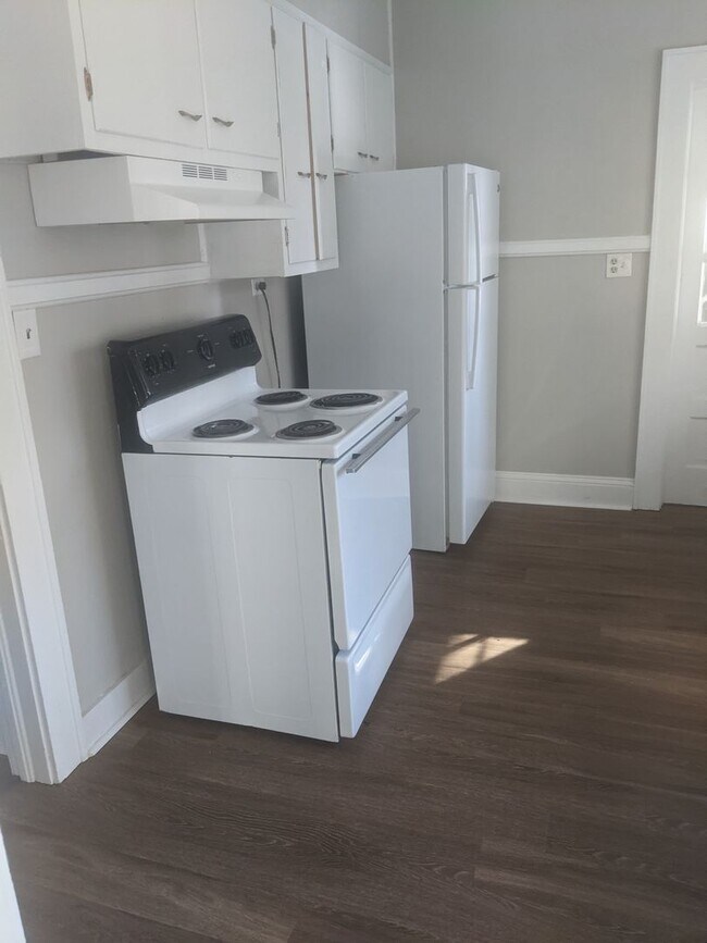 Foto del edificio - 3 bedroom, 1 bath house in Burlington