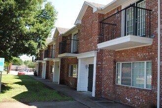 Building Photo - 255 N Dallas Ave