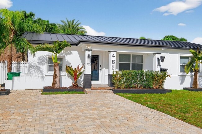 Foto del edificio - 465 NW 153rd St