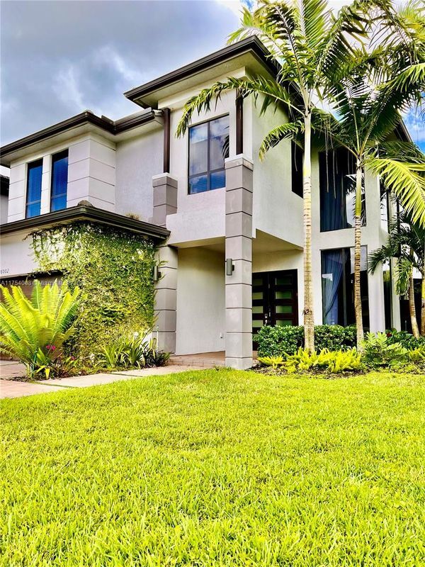 Foto principal - 16002 SW 136 Way