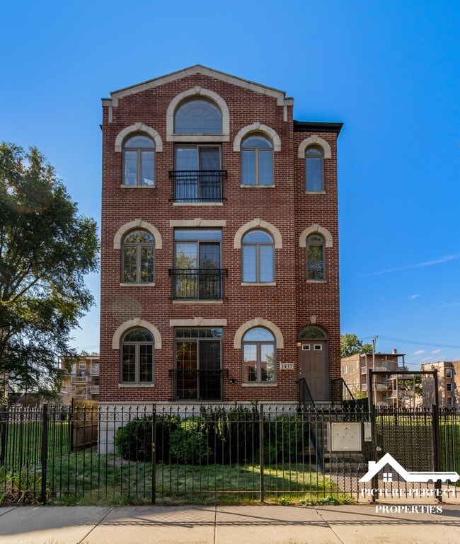 Building Photo - 1437 E 65th Pl