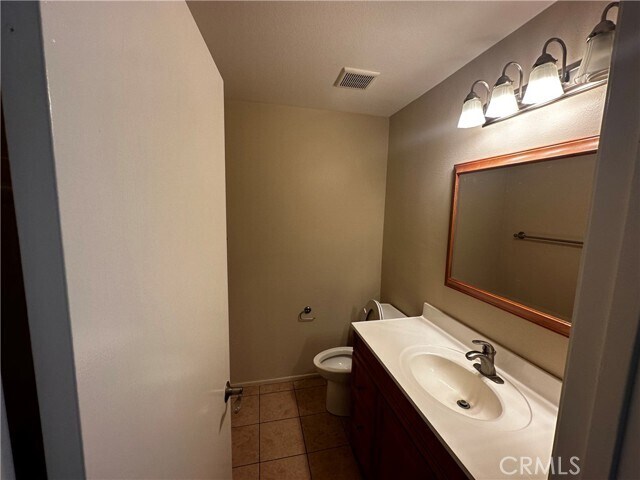 Foto del edificio - 5825 E Creekside Ave