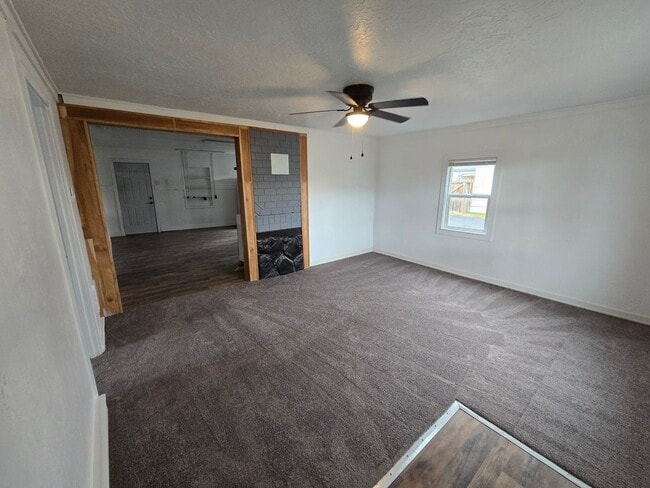 Building Photo - 17th St Duplex/Ariserem011