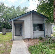 Building Photo - 910 Brett Dr