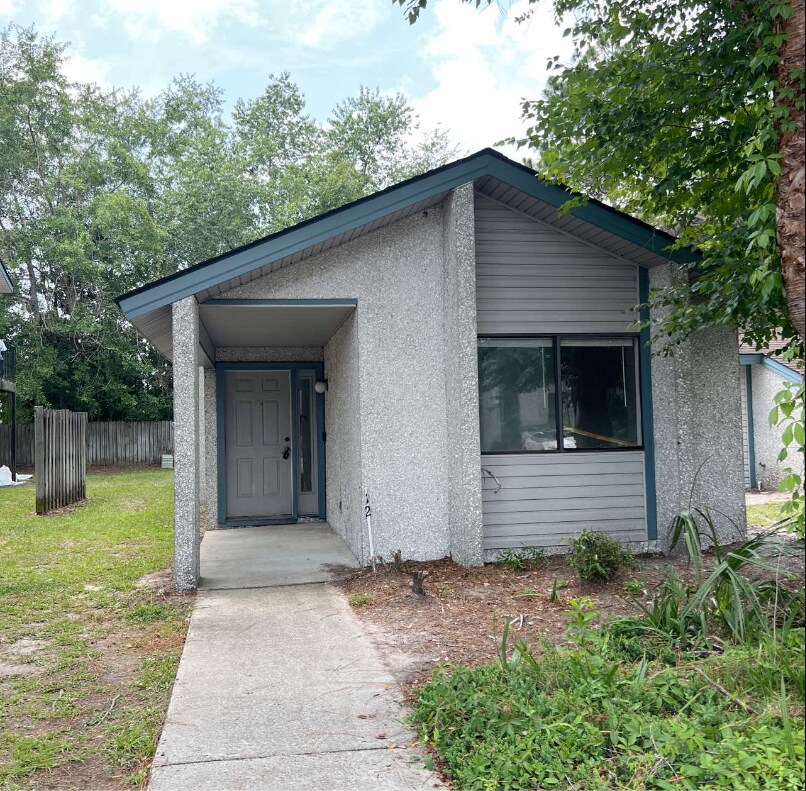 Foto principal - 910 Brett Dr