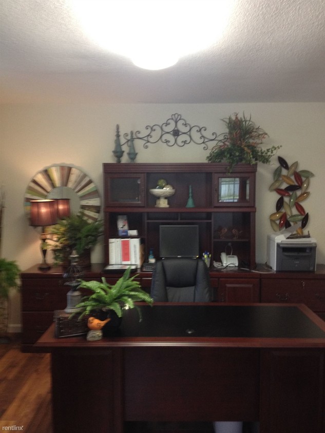 Foto principal - 801 SE 10th St