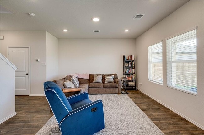 Foto del edificio - 216 Skipping Stone Ln