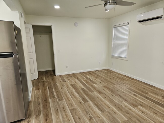Foto del edificio - 5044 Pulliam St