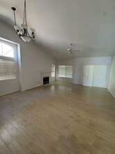Building Photo - 492 Autumn Way