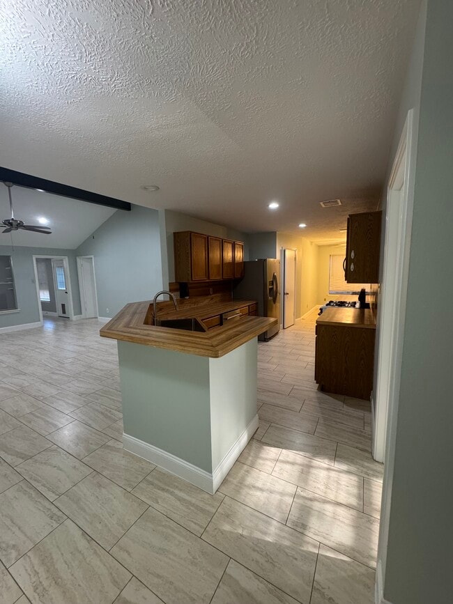 Kitchen - 11106 Fall Breeze Dr