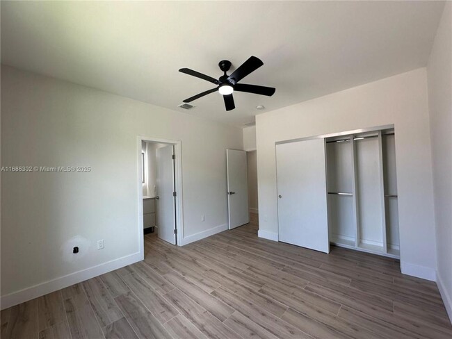 Building Photo - 3 bedroom in Miami FL 33150