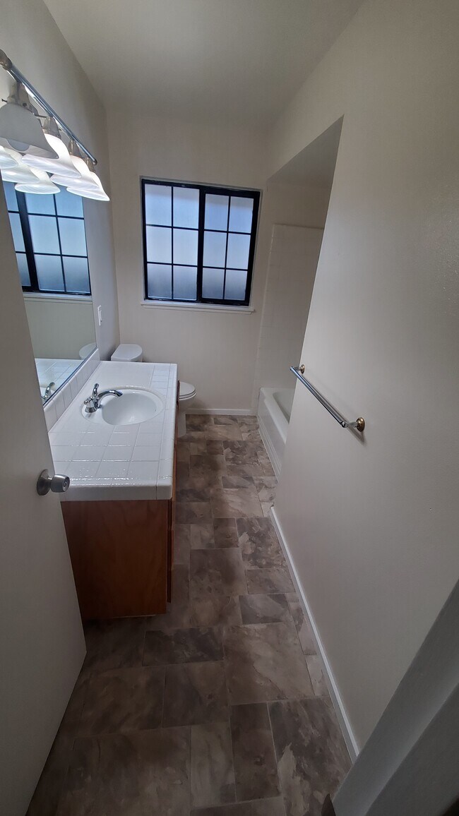 Foto del edificio - 7091 Wilshire Cir