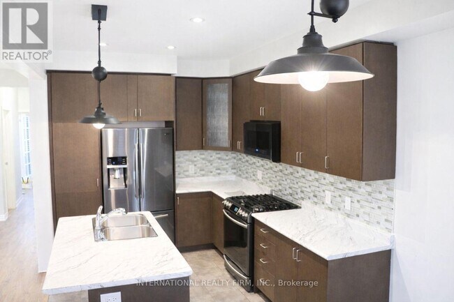 Photo du bâtiment - 1477 Pratt Heights