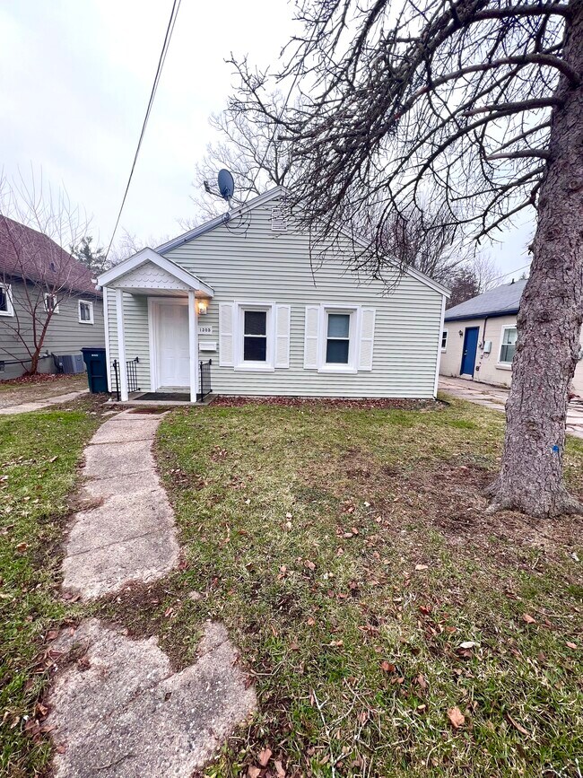 Building Photo - 1305 Maryland Ave