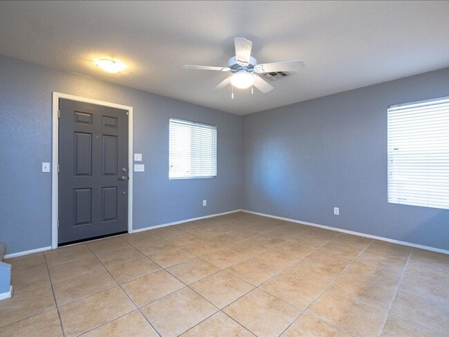 Building Photo - 3 Bedroom 2 Bathroom