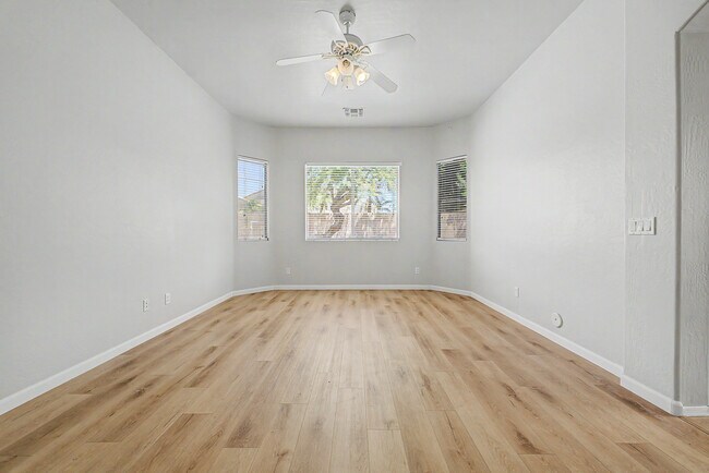 Foto del edificio - 8634 E Hillview St